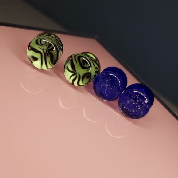 Set of Glass Plugs - Picture 7 of 14